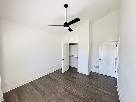 5th image of 104-106 Oakwood Ct