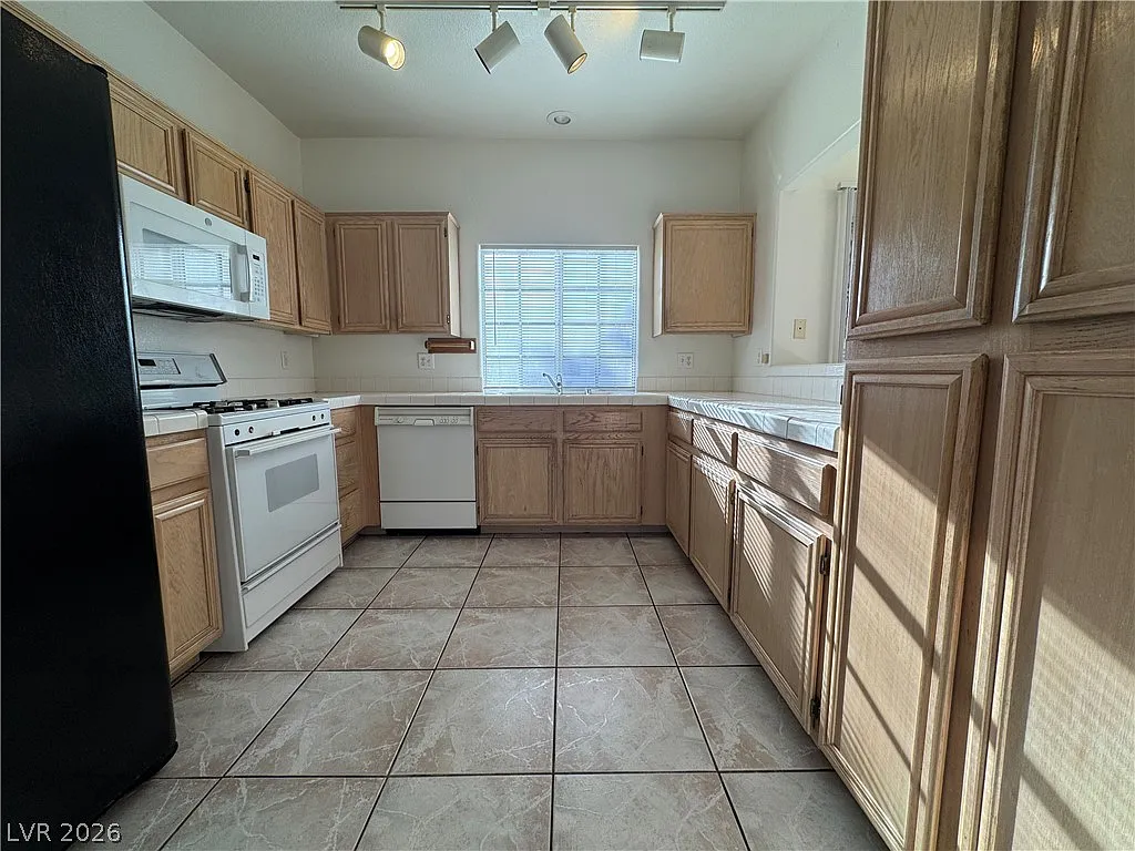2 bed, 2.0 bath, 1126 sqft, $1,850 — Photo 3
