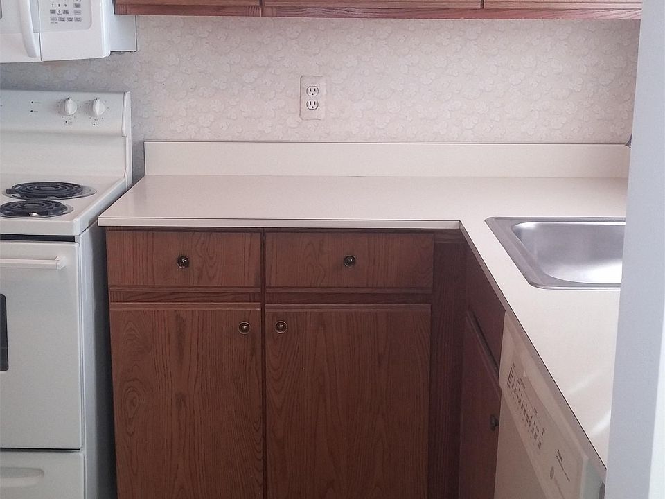 1st image of 1084 Country Club Dr