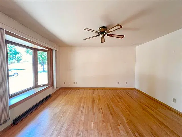 3 bed, 1012 sqft, $1,900 — Photo 4