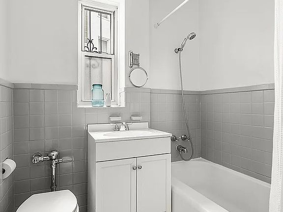 5th image of 60 Plaza St Unit 1-E