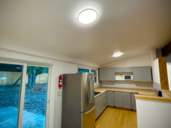 (undisclosed Address), Des Moines, WA 98148