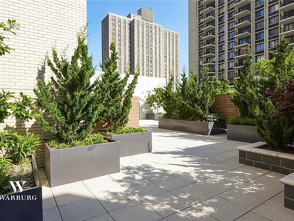 5th image of 100 W 93rd St APT 18E