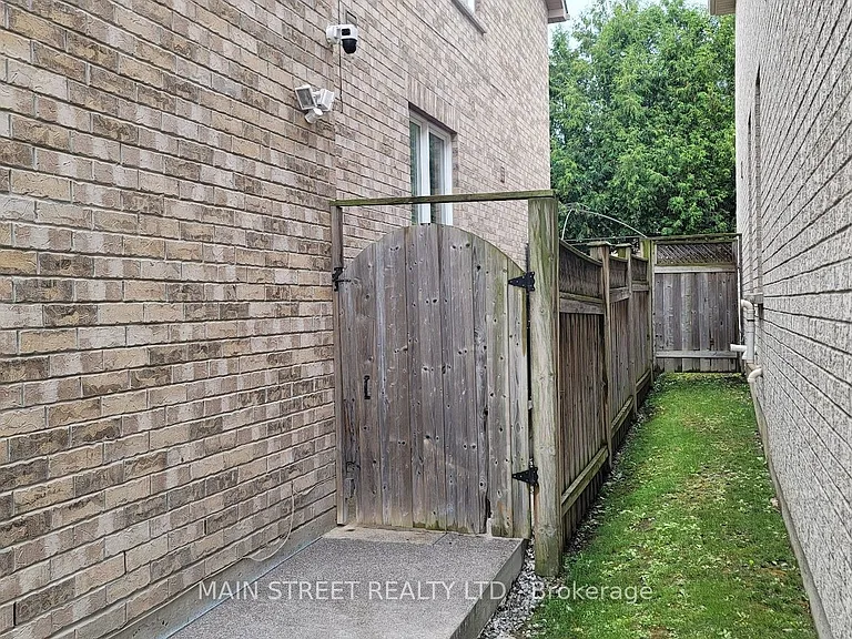 10 Usherwood St #BASEMENT — Photo 14