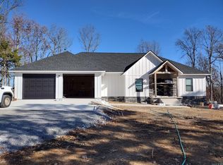 180 Cooper Point Dr, Mountain View, AR 72560