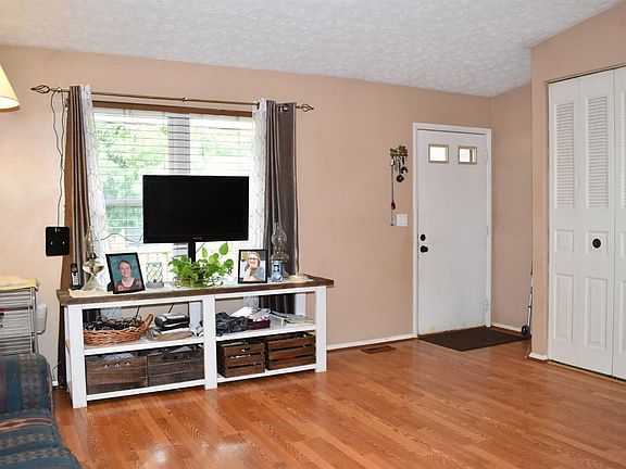 4th image of 675 Deerfield Dr