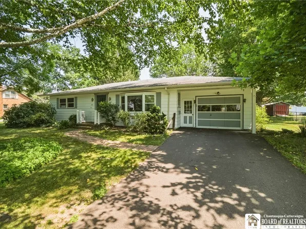4 E Meadow Ln, Frewsburg, NY 14738