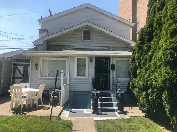 9126 S Dauphin Ave, Chicago, IL 60619