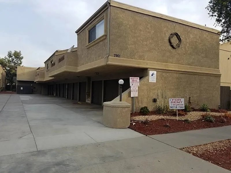 2 bed, 1.5 bath, 1025 sqft, $2,795 — Photo 2