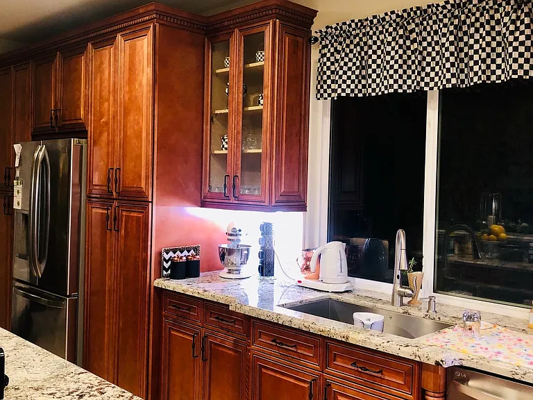 714 Round Hill Dr — Photo 15