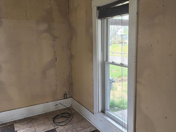 5th image of 1317 E Scott St