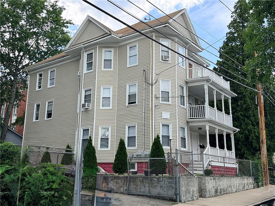 1st image of 217 Carleton St
