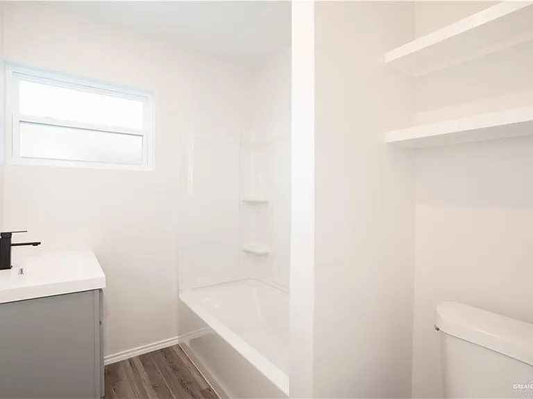 802 Redwood Ave #1 — Photo 9