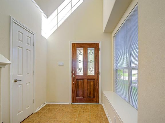 3rd image of 2712 Maybrook Hollow Ln