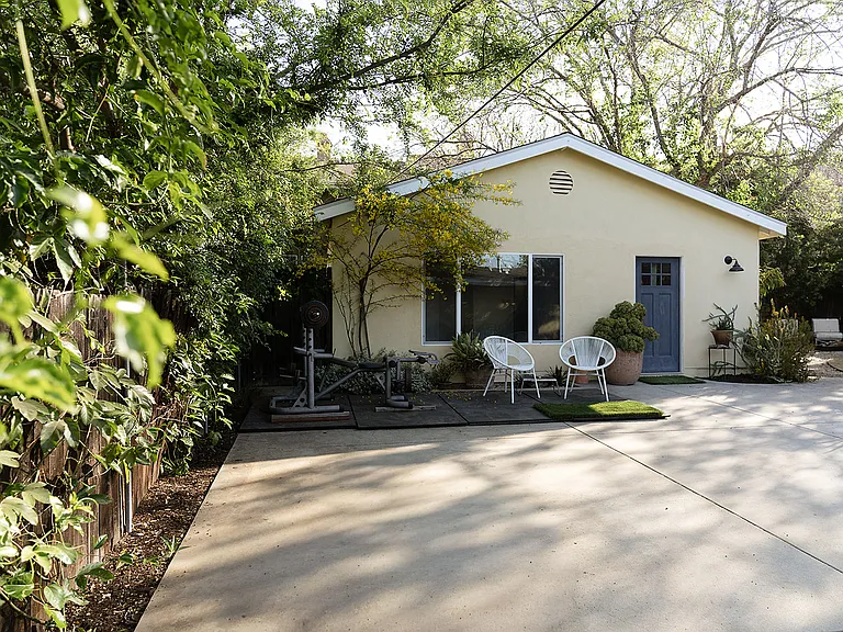 2841 Los Feliz Dr #B — Photo 16