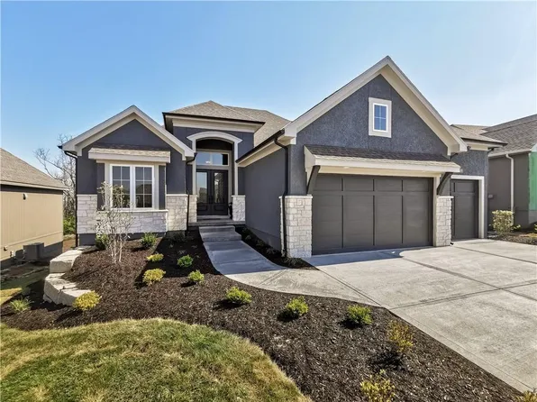 8189 Valley Rd, Lenexa, KS 66220