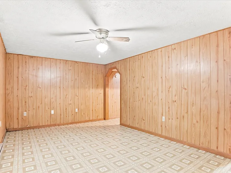 102 Linwood Ct — Photo 63