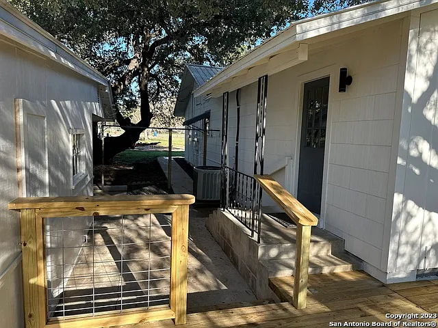 502 Cypress St — Photo 4