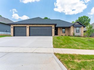 810 E Tarpon Rd, Nixa, MO 65714