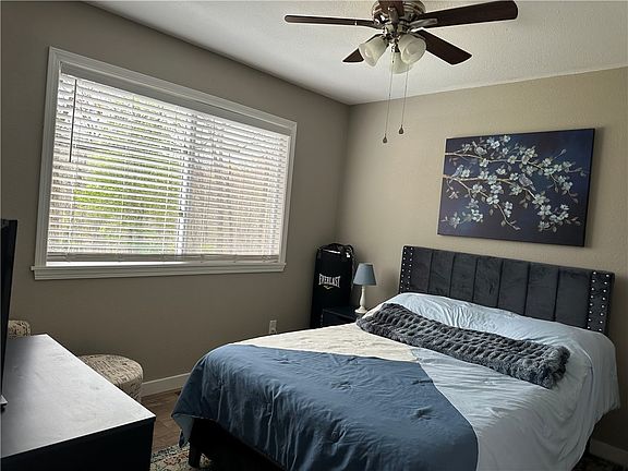 4th image of 6 Weston Ln