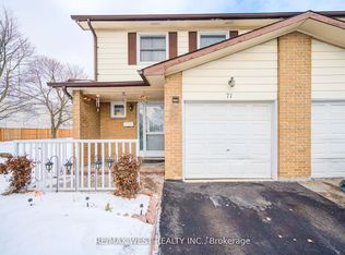 3525 Brandon Gate Dr #71, Mississauga, ON L4T 3M3