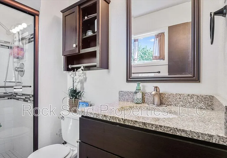1039 Melton St — Photo 25