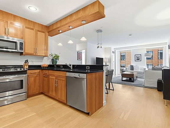 4th image of 80 Broad St Unit 602