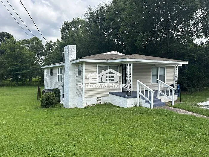 3 bed, 1.0 bath, 1336 sqft, $1,295 — Photo 2