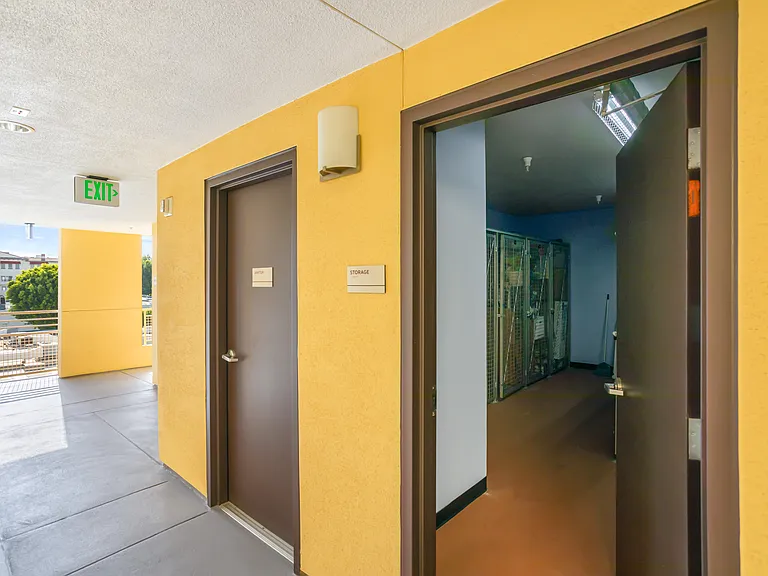 21301 Erwin St #526 — Photo 10