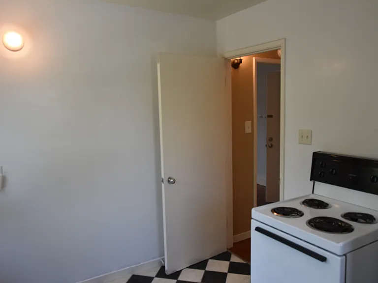 509 Everett Ave — Photo 4
