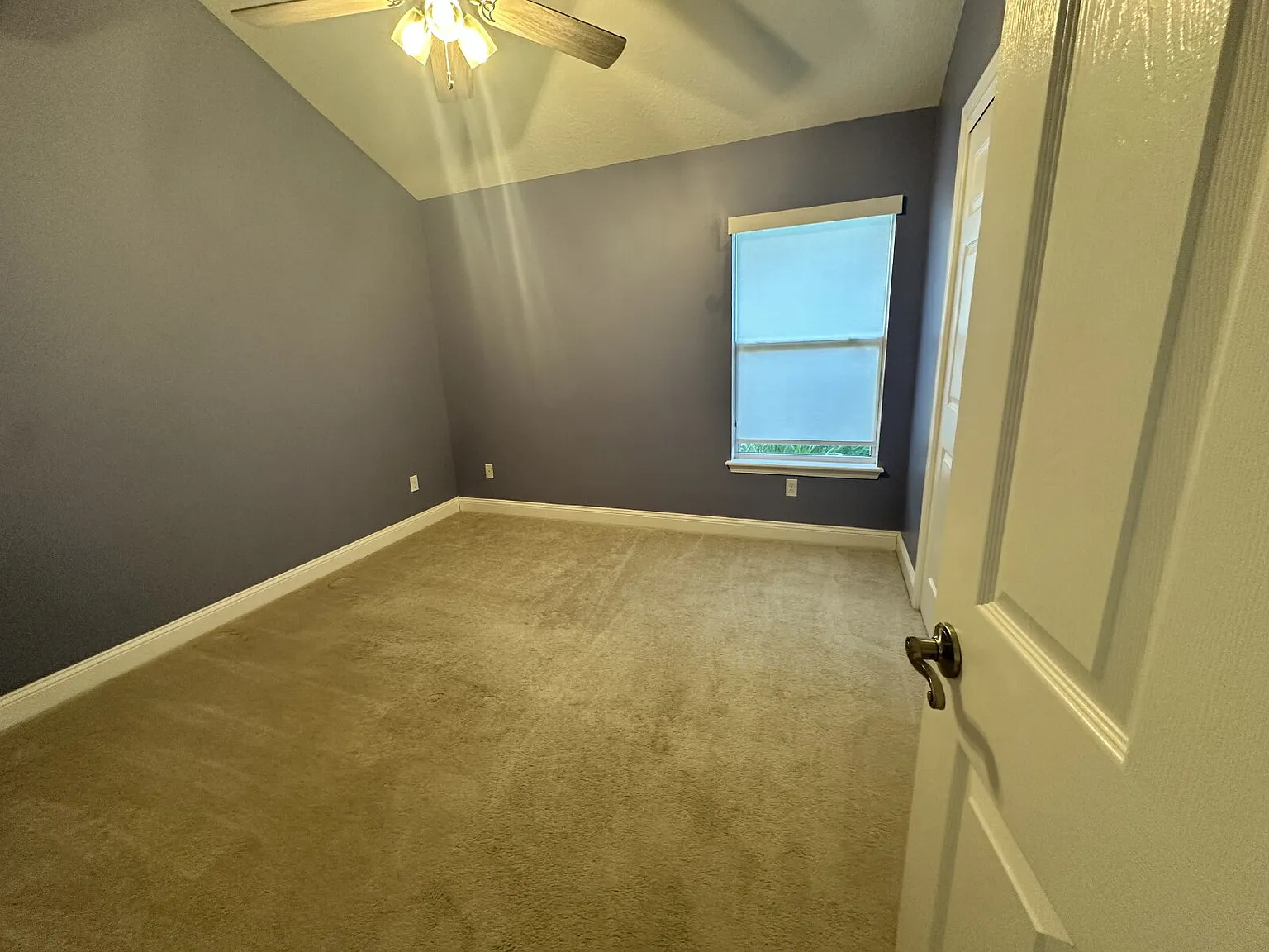 4 bed, 2.5 bath, 2280 sqft, $4,000 — Photo 3