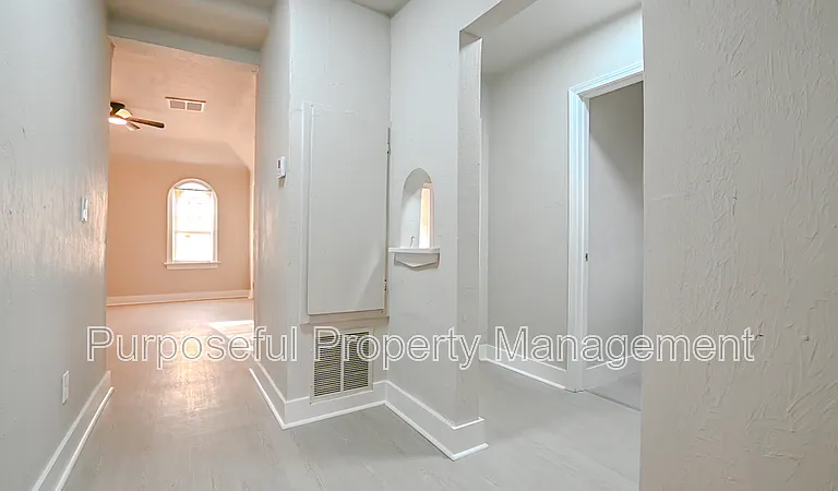 2201 Glen Ellyn St — Photo 15