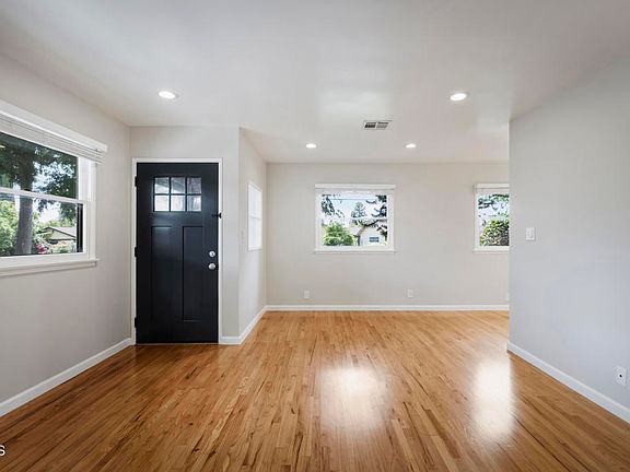 4th image of 420 Violet Ave