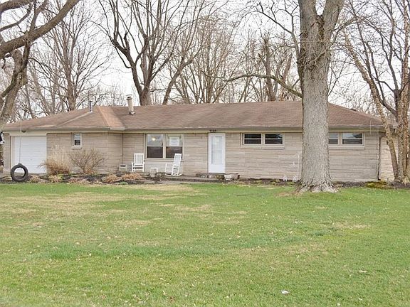 Hard to see this time of year, but there is nice landscaping around home. Lots of shade in summer.