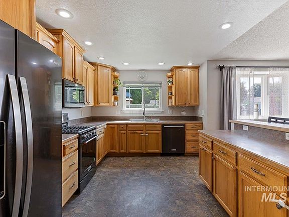 4th image of 3916 S Genesee Dr