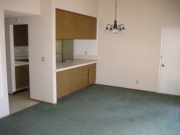 Living room/dining area