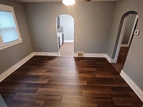2nd image of 1723 Mansfield Rd