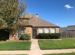 2410 Lakecrest Dr, Moore, OK 73170