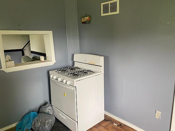 3rd image of 410 Esther Ave