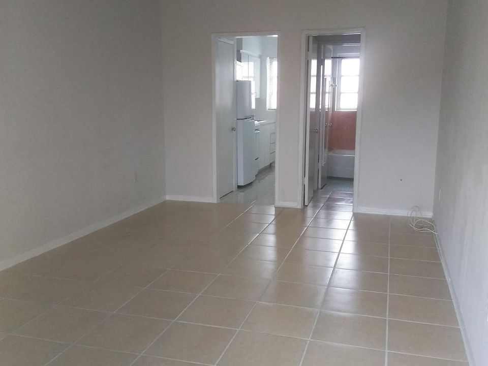 1st image of 550 NE 82nd Ter APT 6