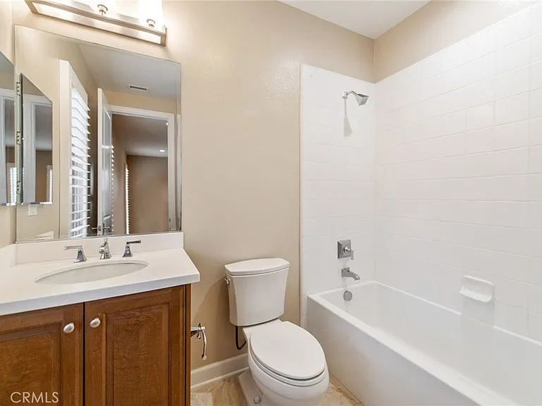 55 Hazelton — Photo 20