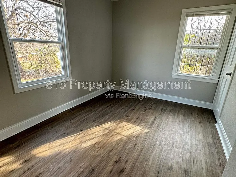 5518 S Benton Ave — Photo 6