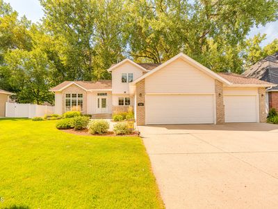 328 Napa Loop, Bismarck, ND, 58504