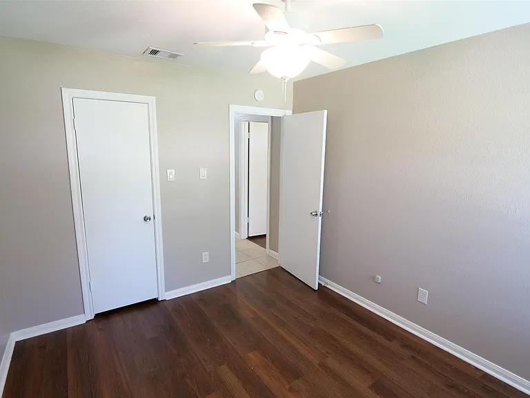 915 Comstock Springs Dr — Photo 17