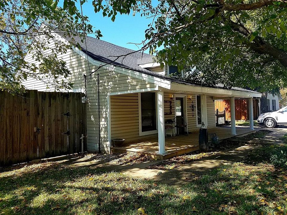 1st image of 202 S Cottonbelt Ave