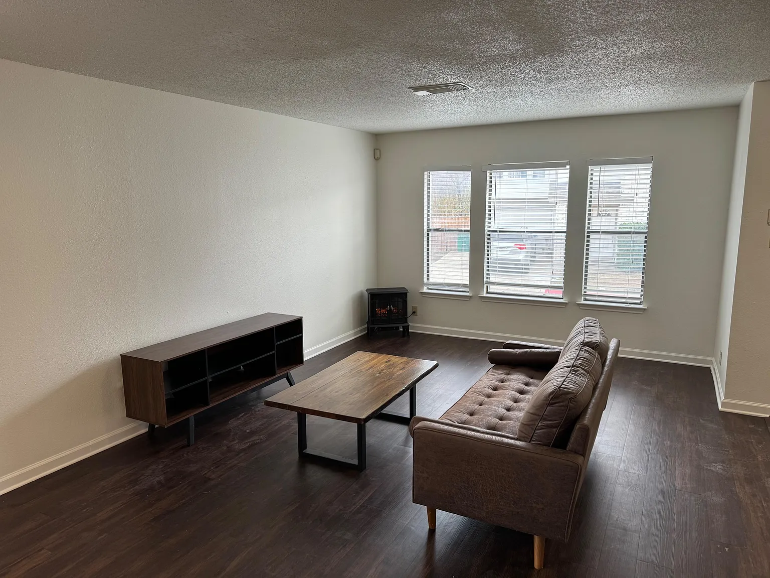 4 bed, 2.5 bath, 1475 sqft, $667 — Photo 2