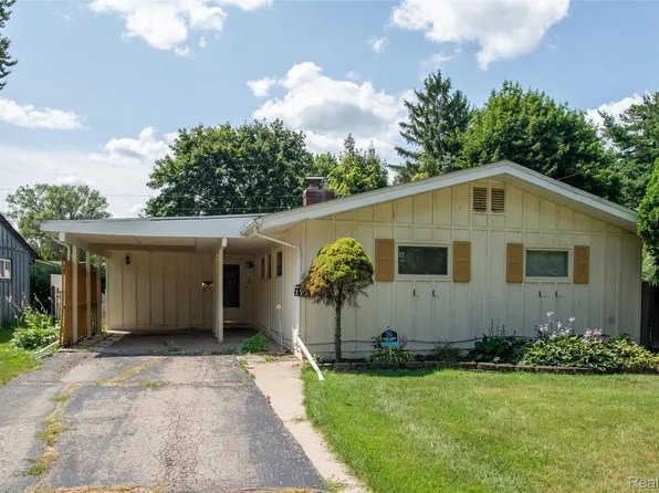 1727 Briarwood Dr, Flint, MI 48507