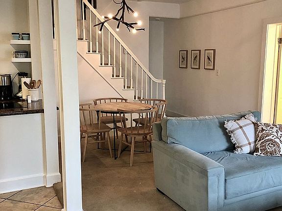 Cozy entrance view.