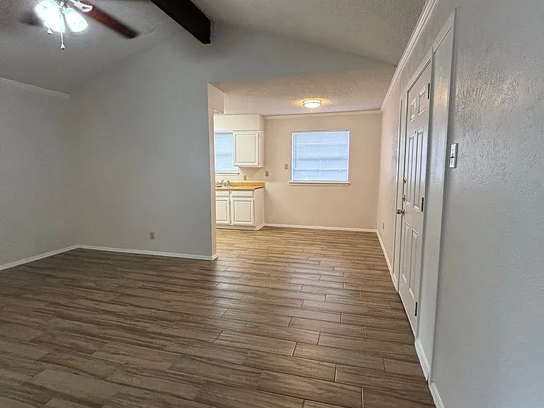 912 Vaughn Dr — Photo 6