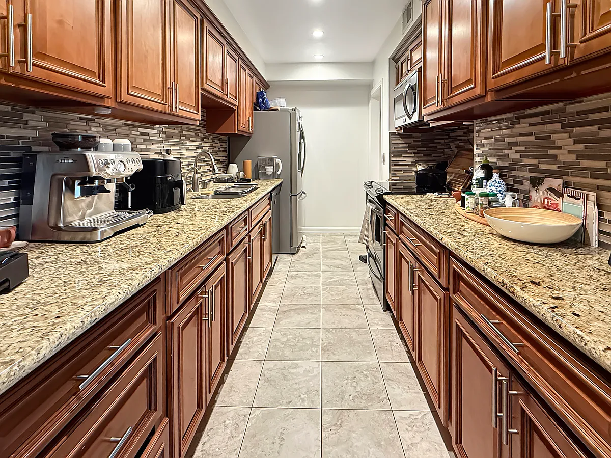 Building Photo - 1262 S Barrington Ave #201